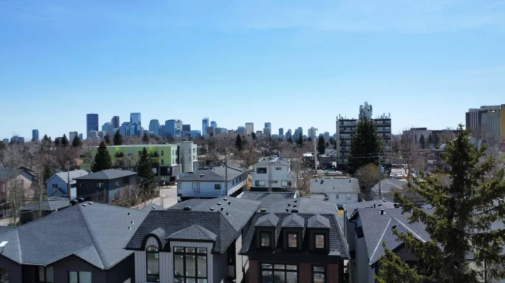 1009 18 Avenue NW Calgary AB T2M 0V8