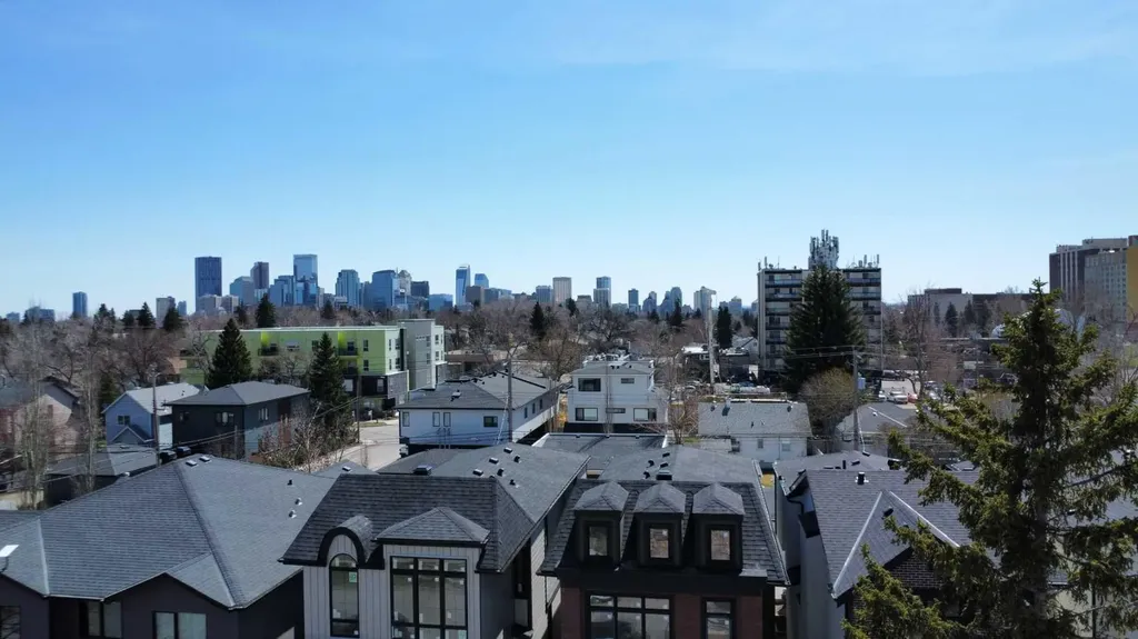 1009 18 Avenue NW Calgary AB T2M 0V8
