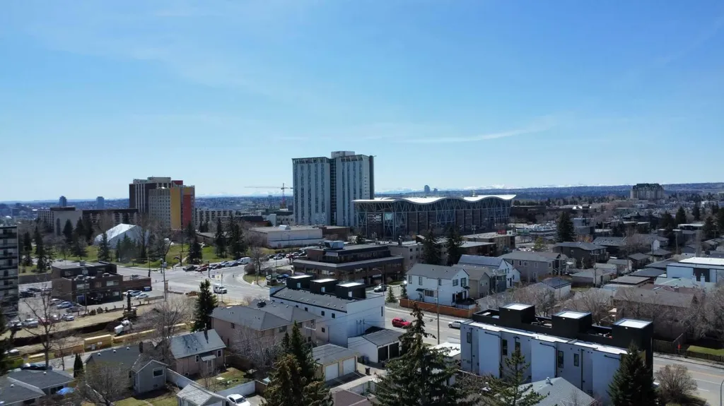 1009 18 Avenue NW Calgary AB T2M 0V8