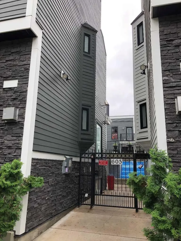 601 15 Avenue SW Calgary AB t2r 0r4
