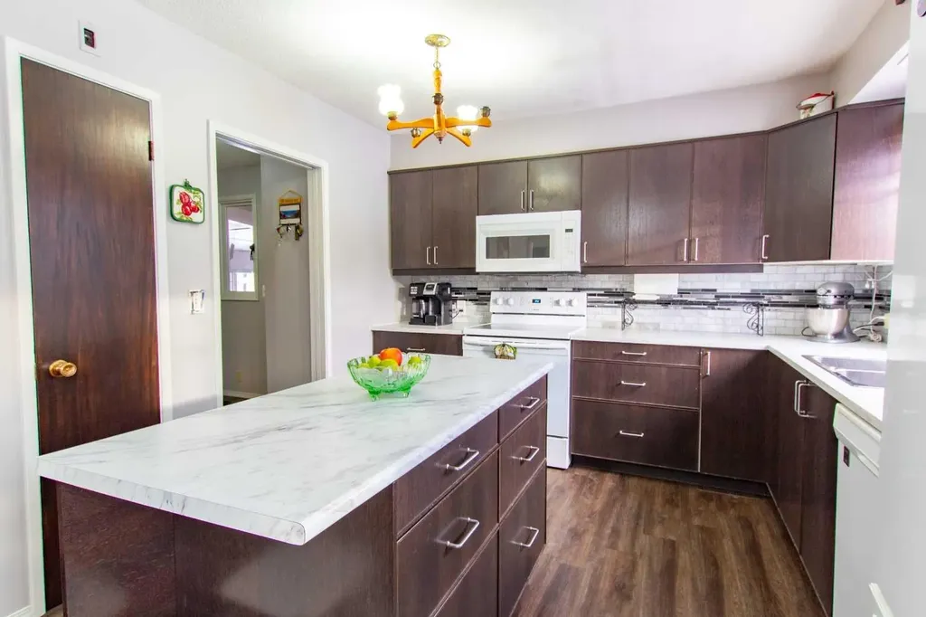 84052 Highway 59 La Glace AB T0H2J0