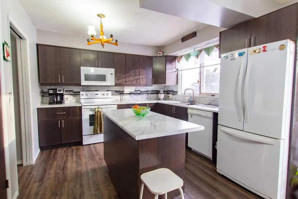 84052 Highway 59 La Glace AB T0H2J0