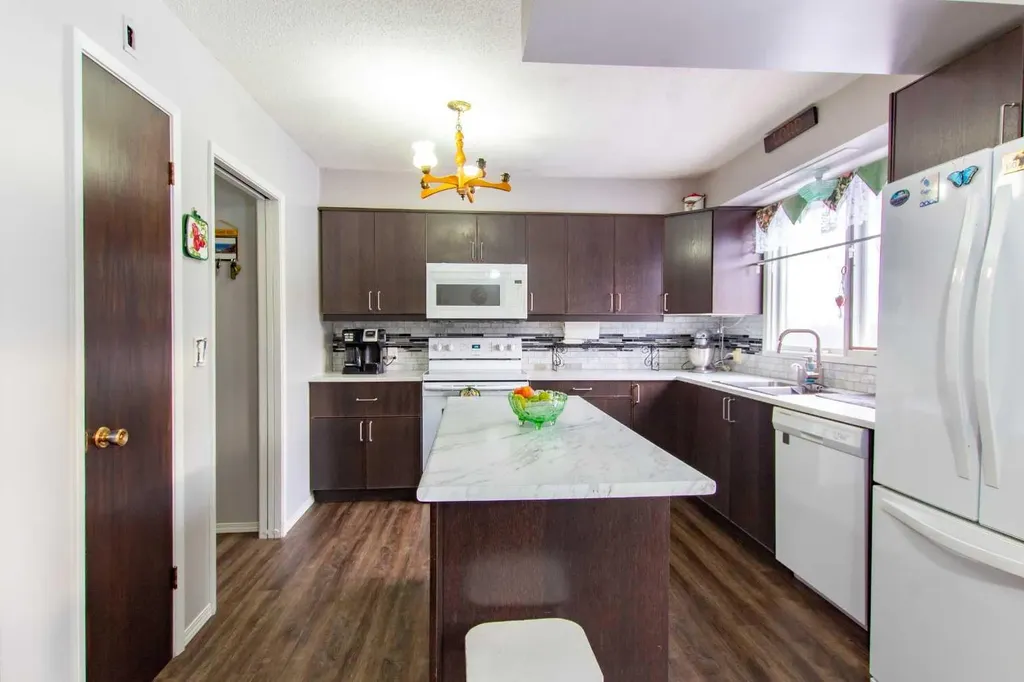 84052 Highway 59 La Glace AB T0H2J0