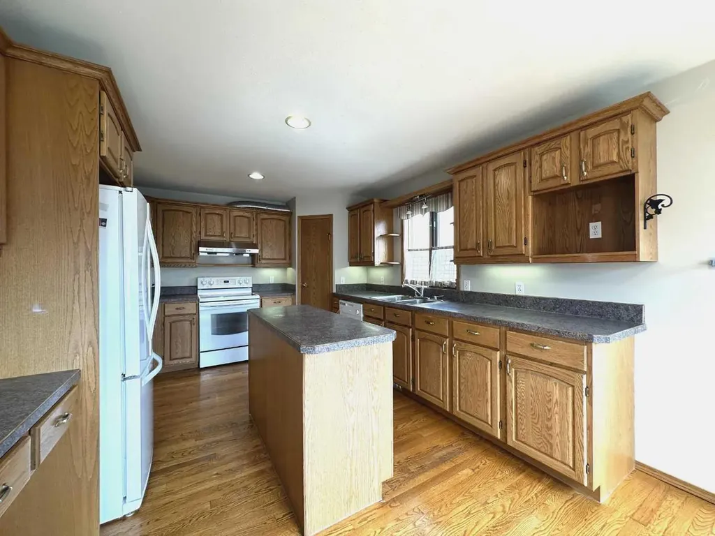 59 Edgebrook Circle NW Calgary AB T3A 5A4