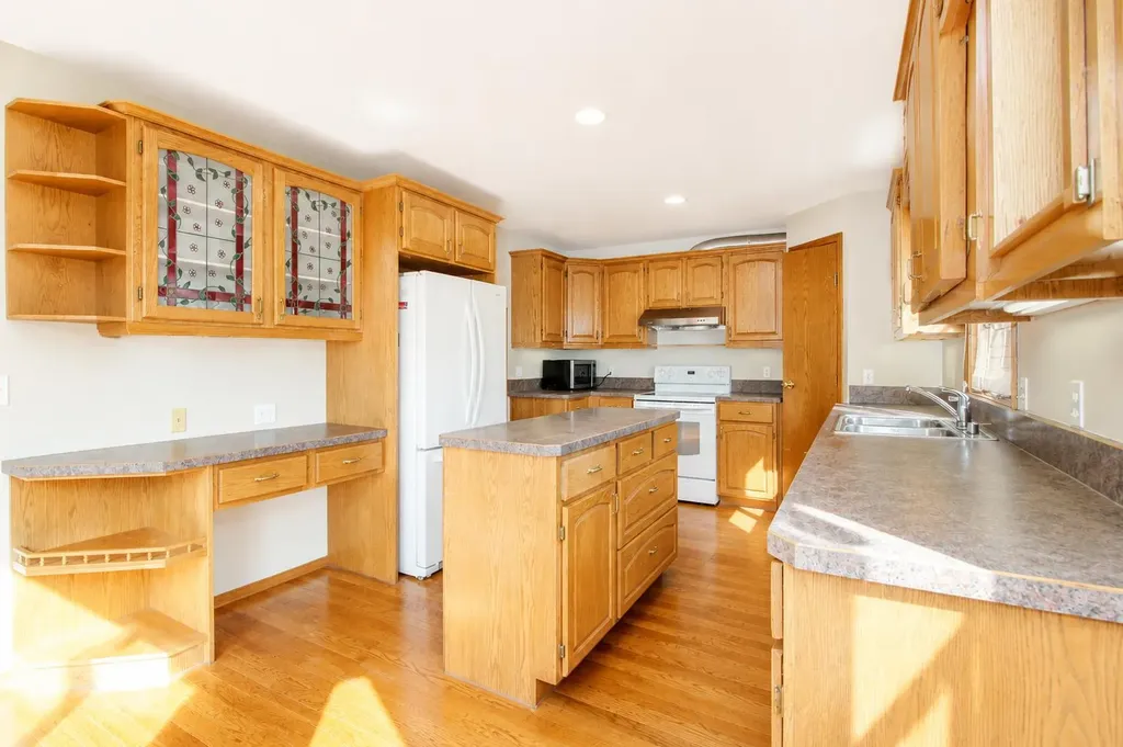 59 Edgebrook Circle NW Calgary AB T3A 5A4