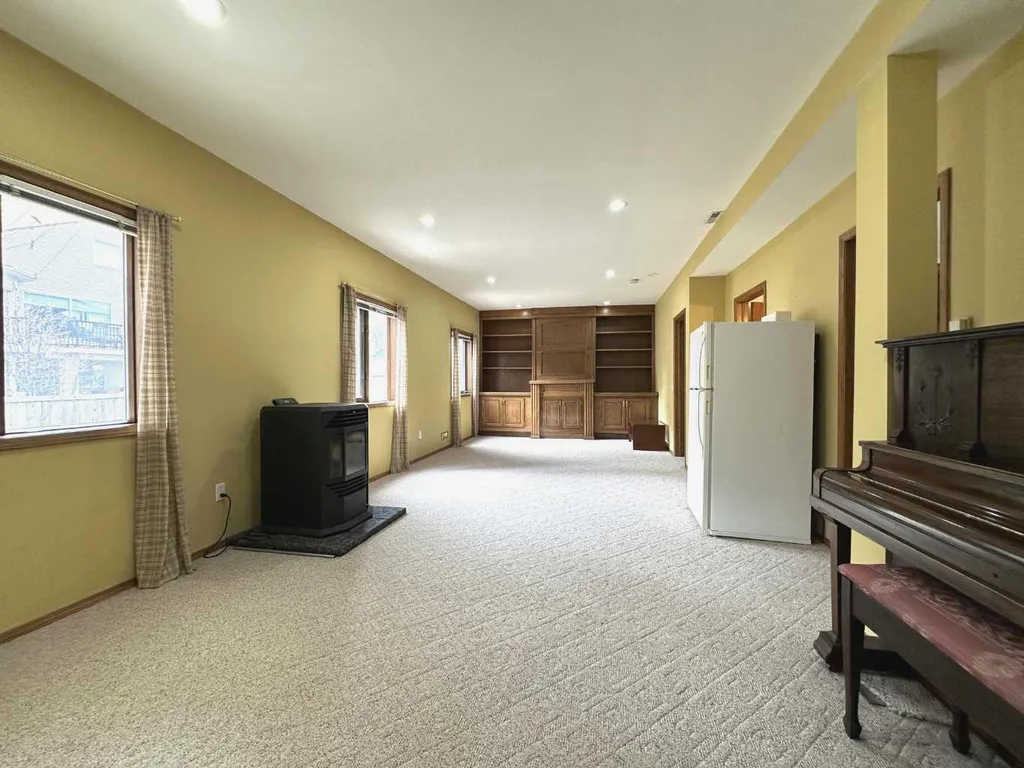 59 Edgebrook Circle NW Calgary AB T3A 5A4