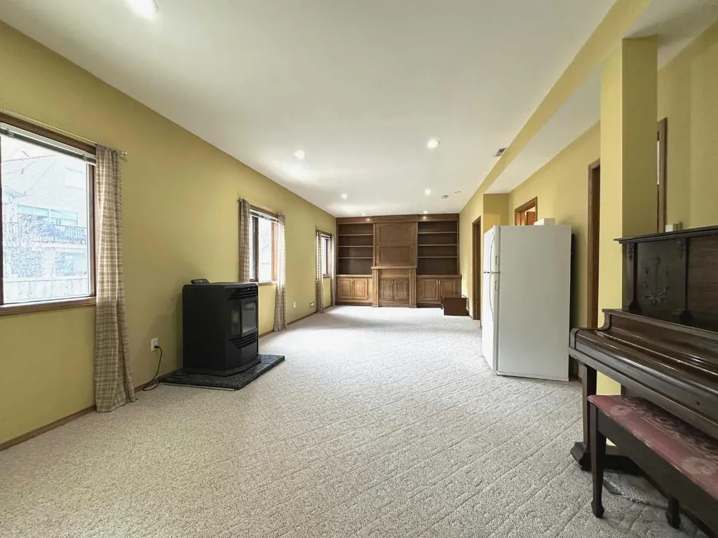 59 Edgebrook Circle NW Calgary AB T3A 5A4