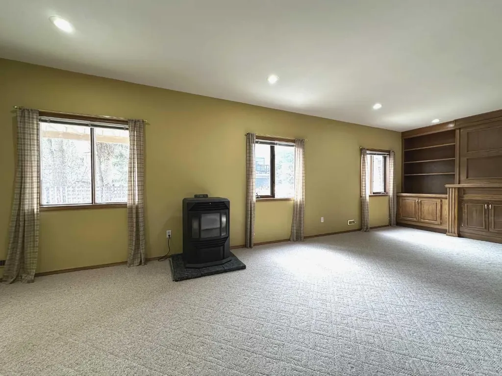 59 Edgebrook Circle NW Calgary AB T3A 5A4