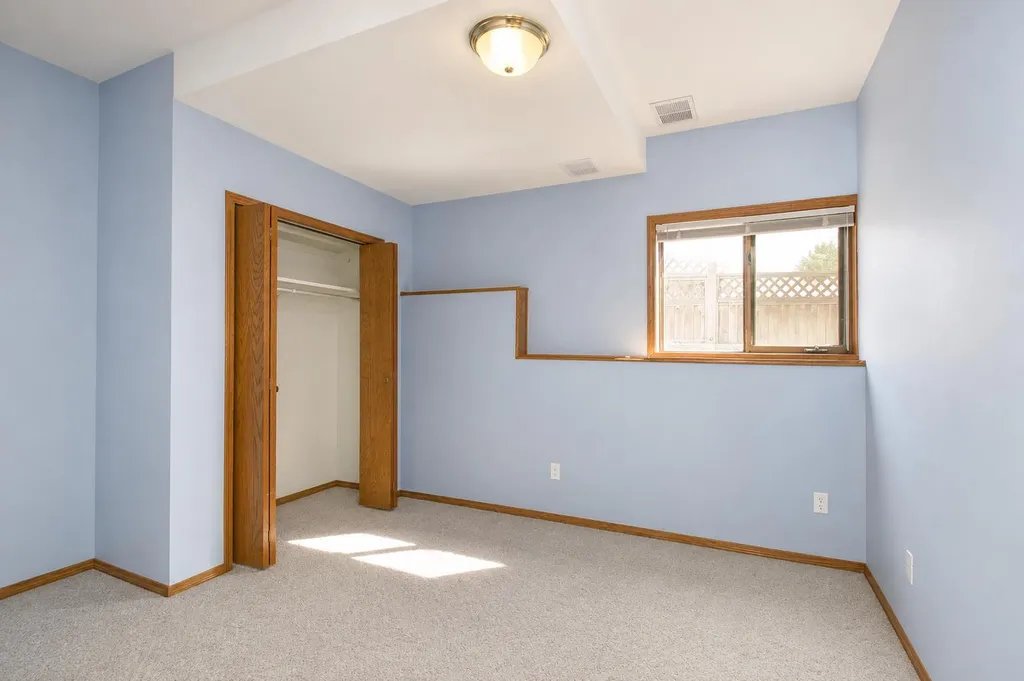 59 Edgebrook Circle NW Calgary AB T3A 5A4