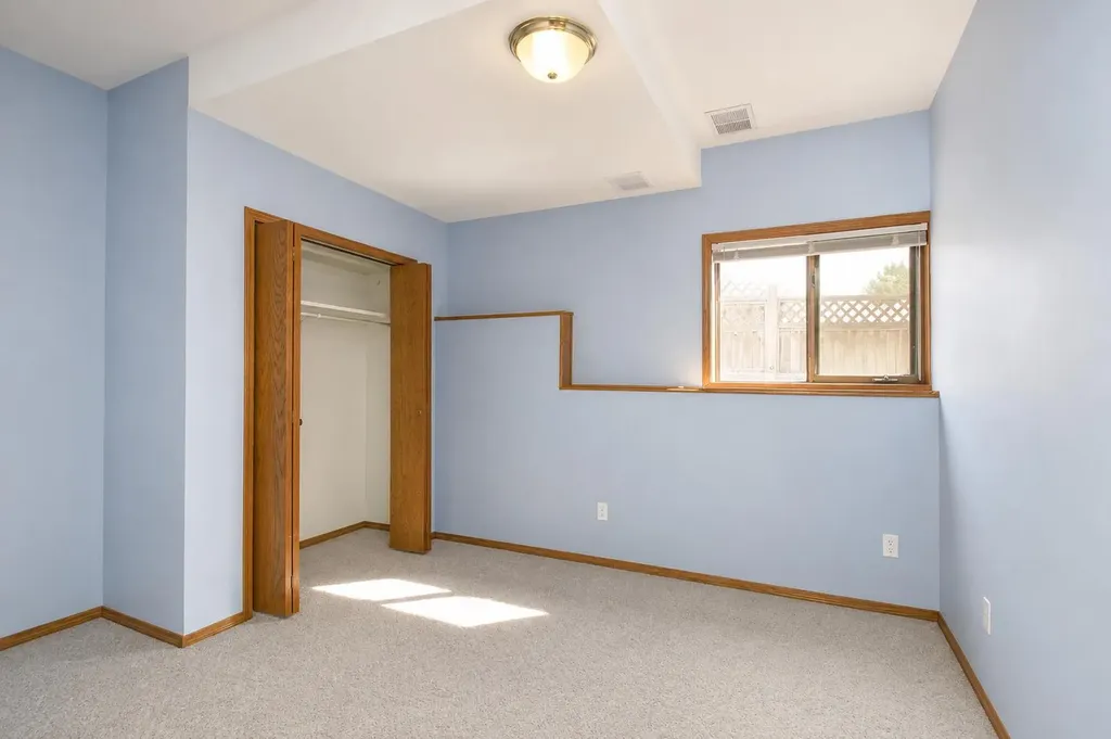 59 Edgebrook Circle NW Calgary AB T3A 5A4