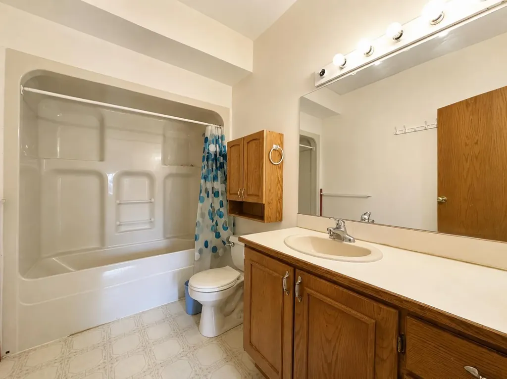 59 Edgebrook Circle NW Calgary AB T3A 5A4