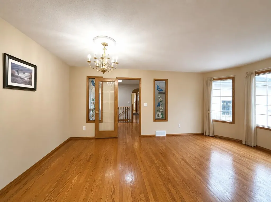 59 Edgebrook Circle NW Calgary AB T3A 5A4
