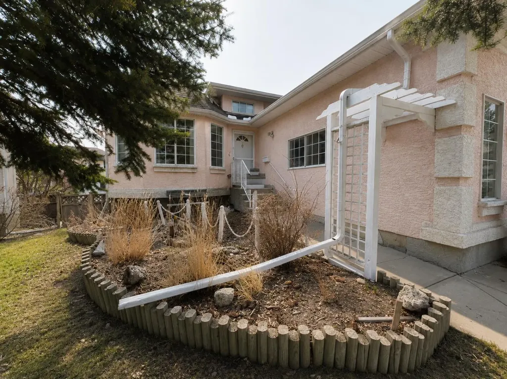 59 Edgebrook Circle NW Calgary AB T3A 5A4