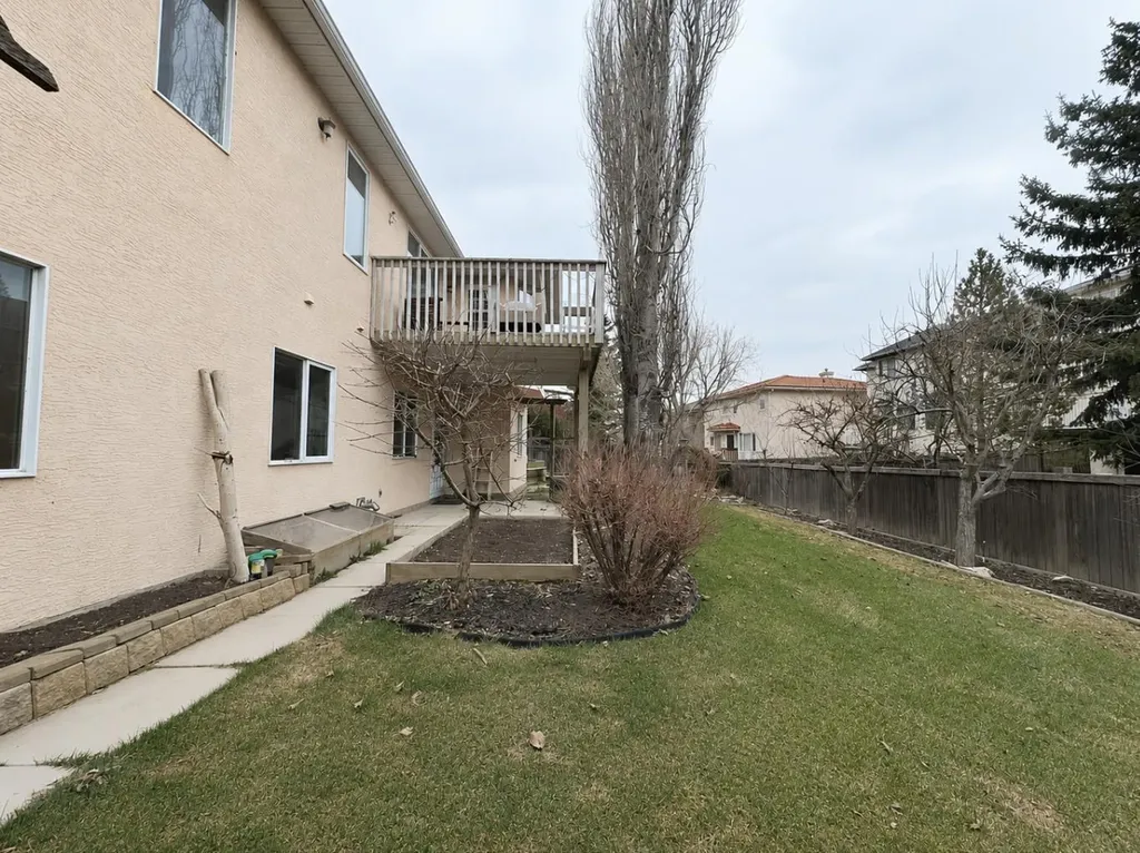 59 Edgebrook Circle NW Calgary AB T3A 5A4