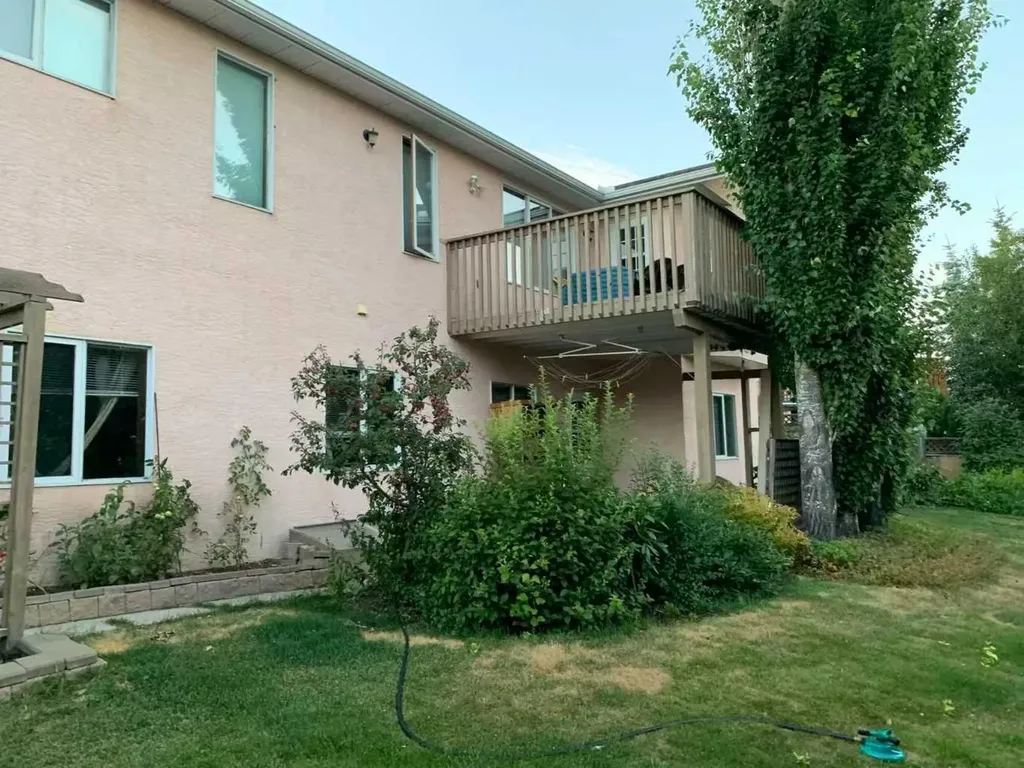 59 Edgebrook Circle NW Calgary AB T3A 5A4
