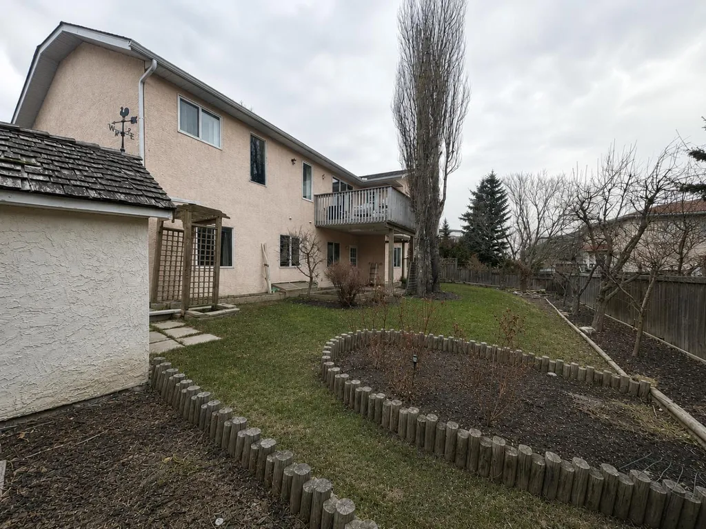 59 Edgebrook Circle NW Calgary AB T3A 5A4