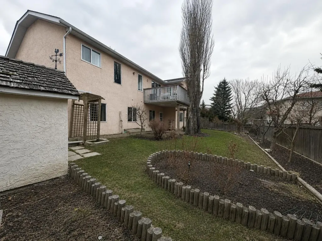 59 Edgebrook Circle NW Calgary AB T3A 5A4