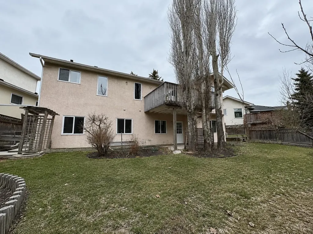 59 Edgebrook Circle NW Calgary AB T3A 5A4