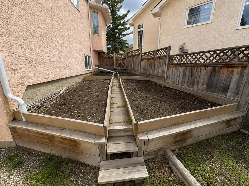 59 Edgebrook Circle NW Calgary AB T3A 5A4