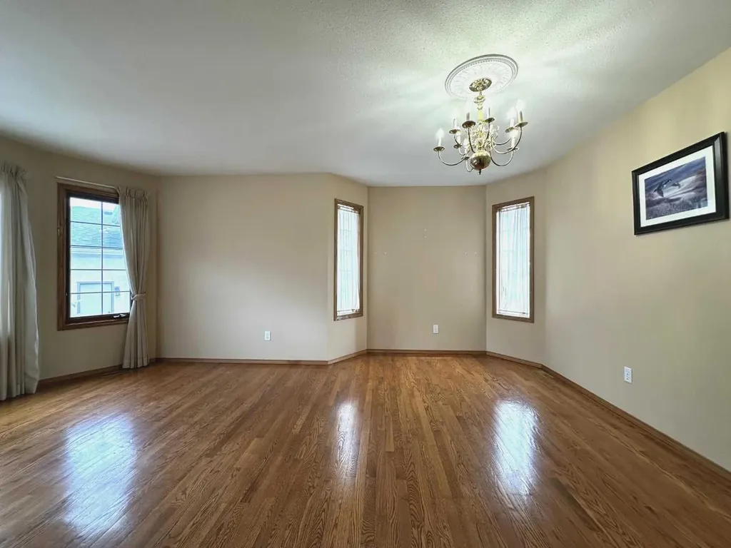 59 Edgebrook Circle NW Calgary AB T3A 5A4