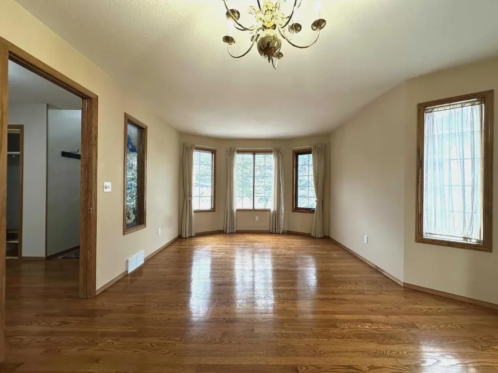 59 Edgebrook Circle NW Calgary AB T3A 5A4