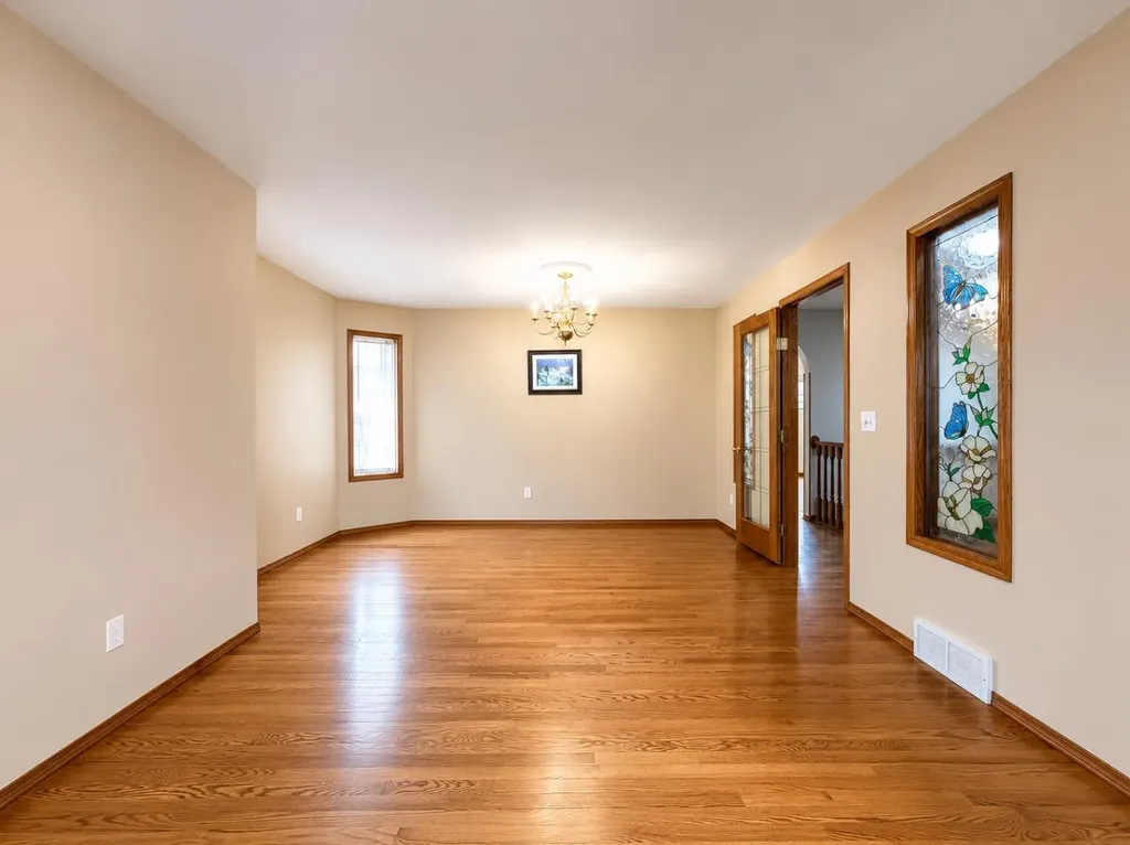 59 Edgebrook Circle NW Calgary AB T3A 5A4
