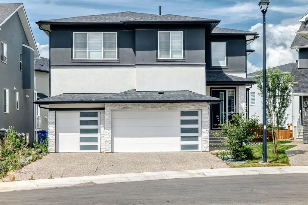 215 Kinniburgh Place Chestermere AB T1X 1Y1