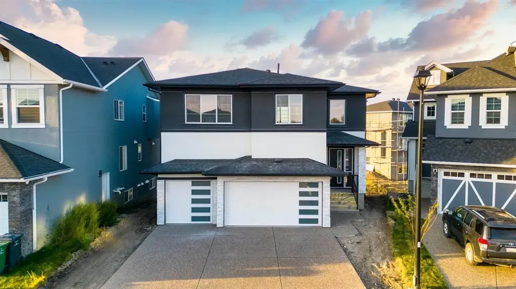 215 Kinniburgh Place Chestermere AB T1X 1Y1