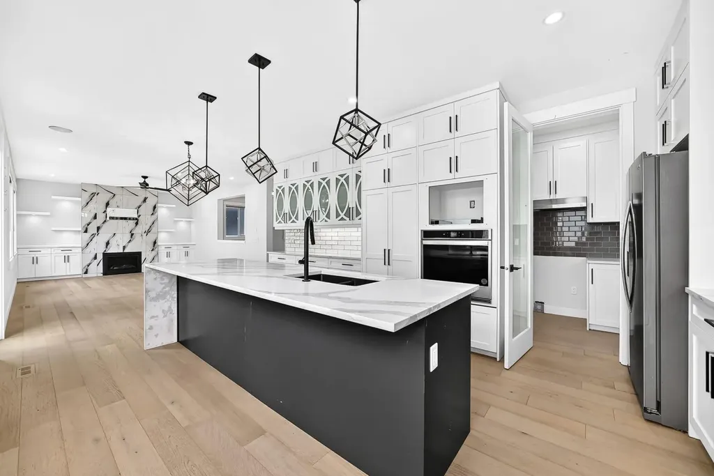 215 Kinniburgh Place Chestermere AB T1X 1Y1