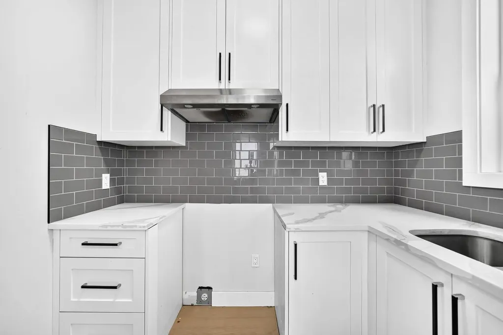 215 Kinniburgh Place Chestermere AB T1X 1Y1