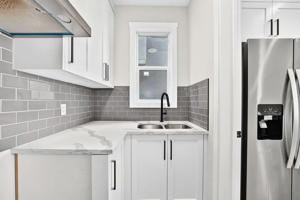 215 Kinniburgh Place Chestermere AB T1X 1Y1