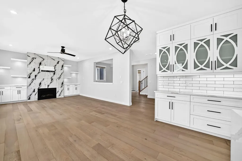 215 Kinniburgh Place Chestermere AB T1X 1Y1