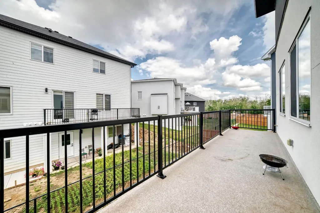215 Kinniburgh Place Chestermere AB T1X 1Y1