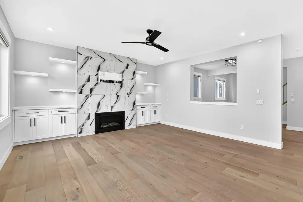215 Kinniburgh Place Chestermere AB T1X 1Y1