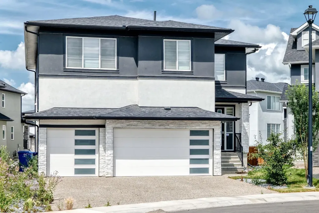 215 Kinniburgh Place Chestermere AB T1X 1Y1
