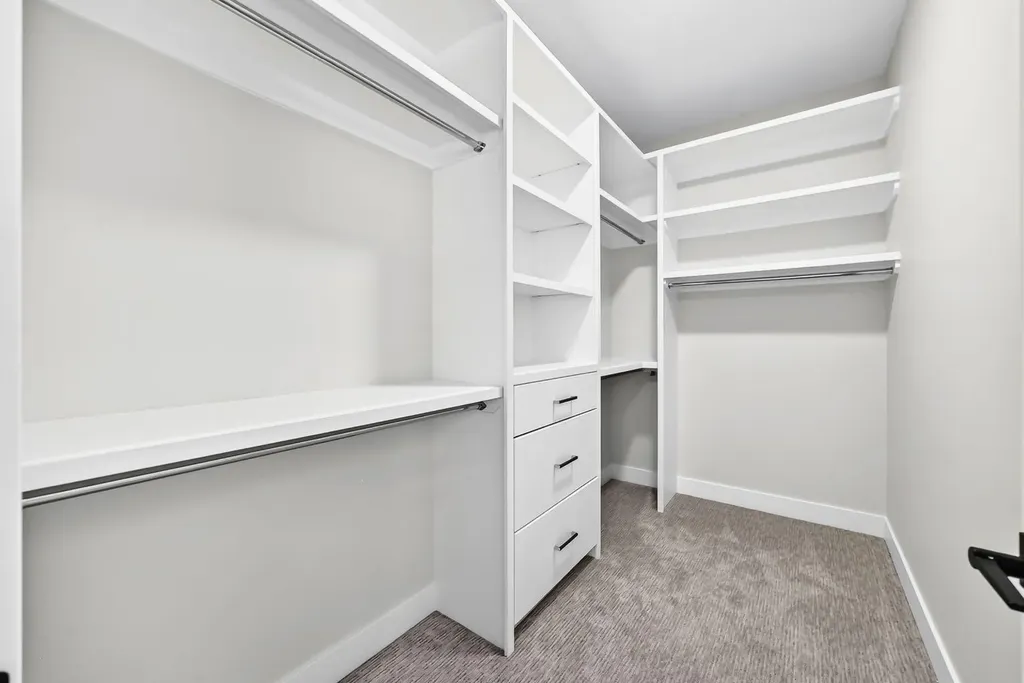 215 Kinniburgh Place Chestermere AB T1X 1Y1