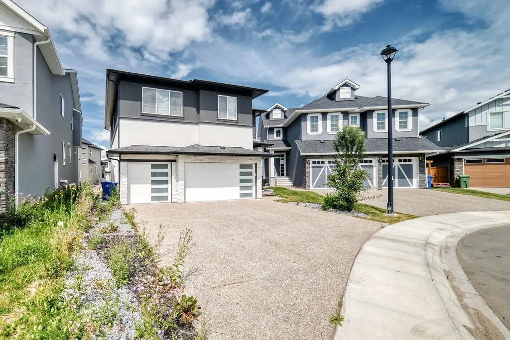 215 Kinniburgh Place Chestermere AB T1X 1Y1