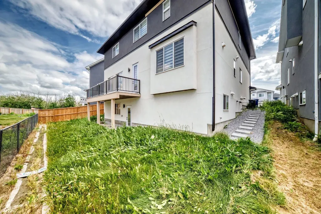 215 Kinniburgh Place Chestermere AB T1X 1Y1