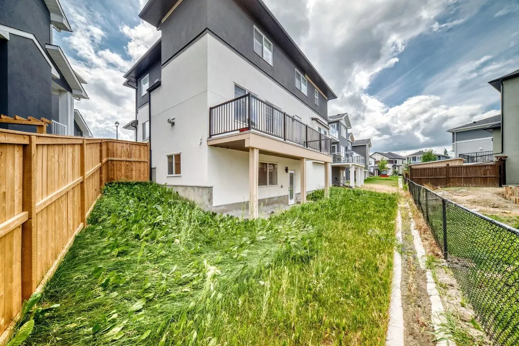 215 Kinniburgh Place Chestermere AB T1X 1Y1