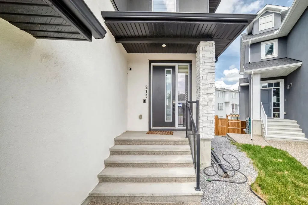 215 Kinniburgh Place Chestermere AB T1X 1Y1