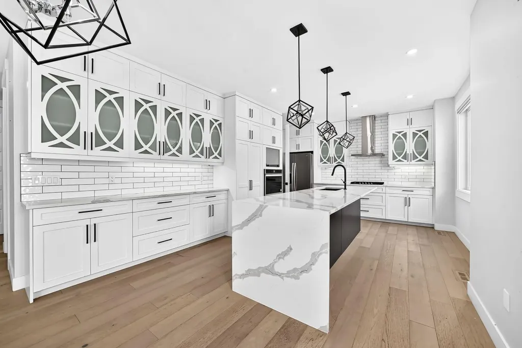 215 Kinniburgh Place Chestermere AB T1X 1Y1