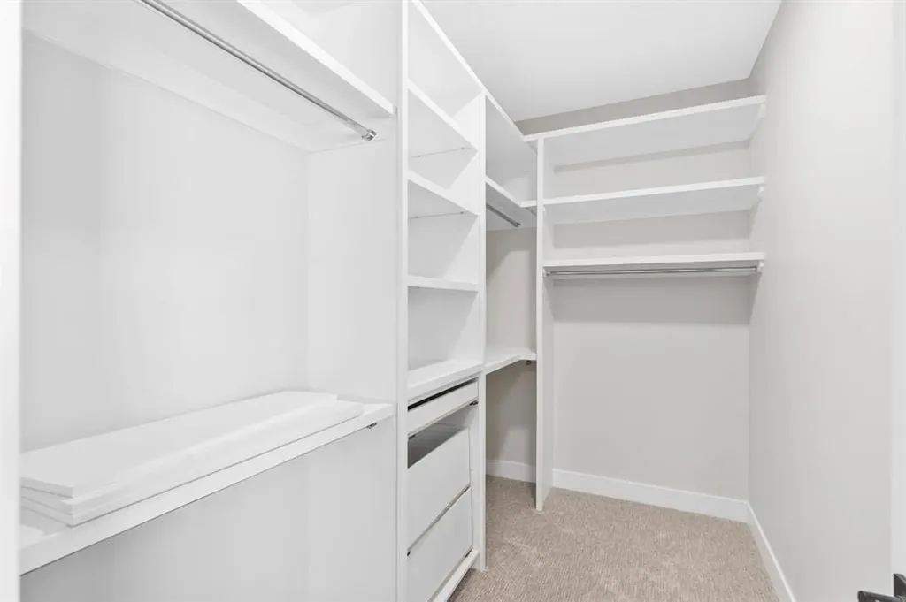 215 Kinniburgh Place Chestermere AB T1X 1Y1