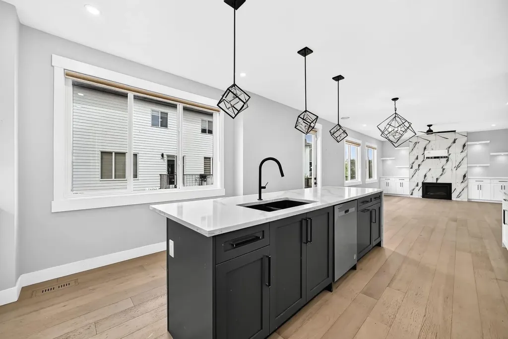 215 Kinniburgh Place Chestermere AB T1X 1Y1