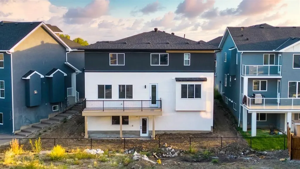 215 Kinniburgh Place Chestermere AB T1X 1Y1