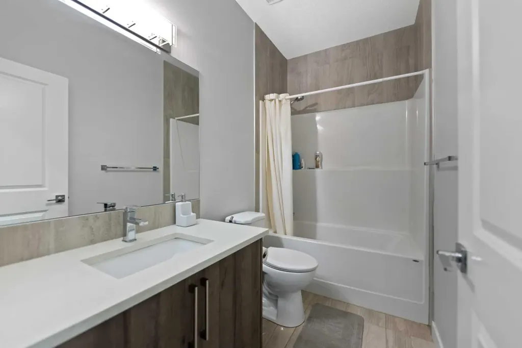 439 Bayview Way SW Airdrie AB T4B0R7