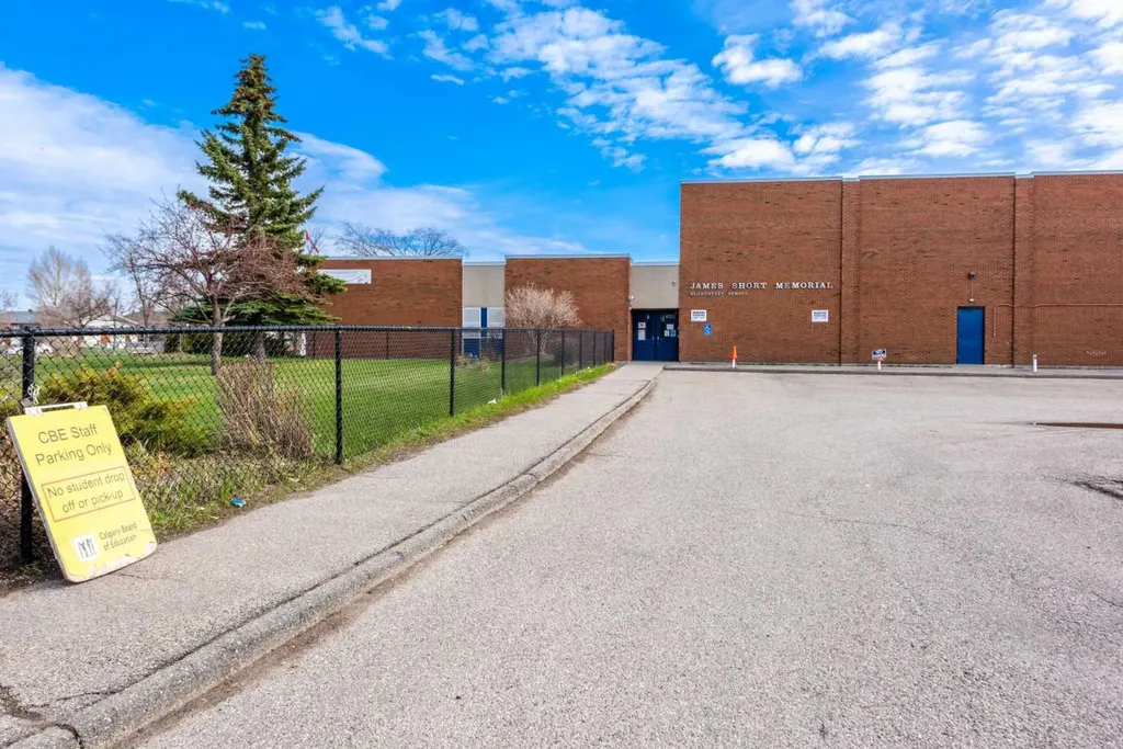 46 Marbrooke Circle NE Calgary AB T2A2W4