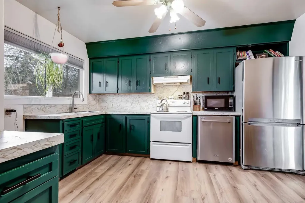 2021 38 Street SE Calgary AB T2B 0Z5