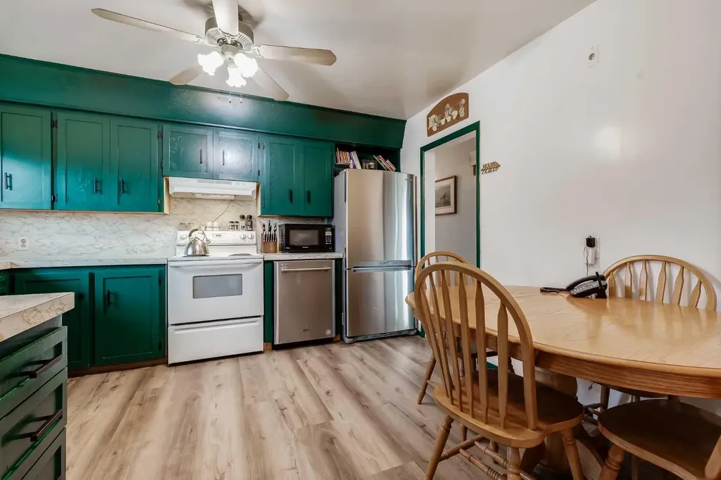 2021 38 Street SE Calgary AB T2B 0Z5