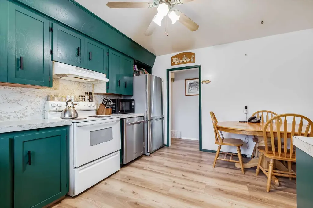 2021 38 Street SE Calgary AB T2B 0Z5