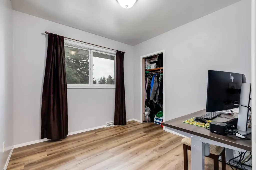 2021 38 Street SE Calgary AB T2B 0Z5